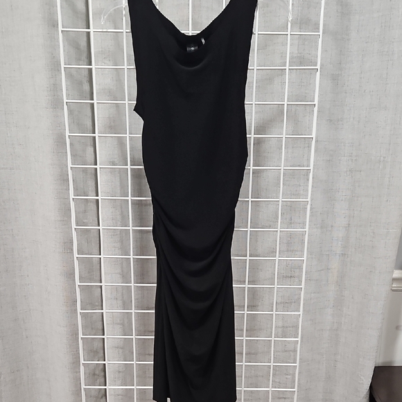 Norma Kamali Dresses & Skirts - Norma Kamali Sexy Black Pleated Tight Dress